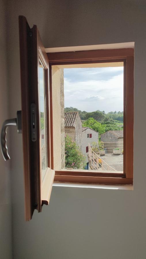 Holiday home Proche Uzes Le Cocon Du Peintre